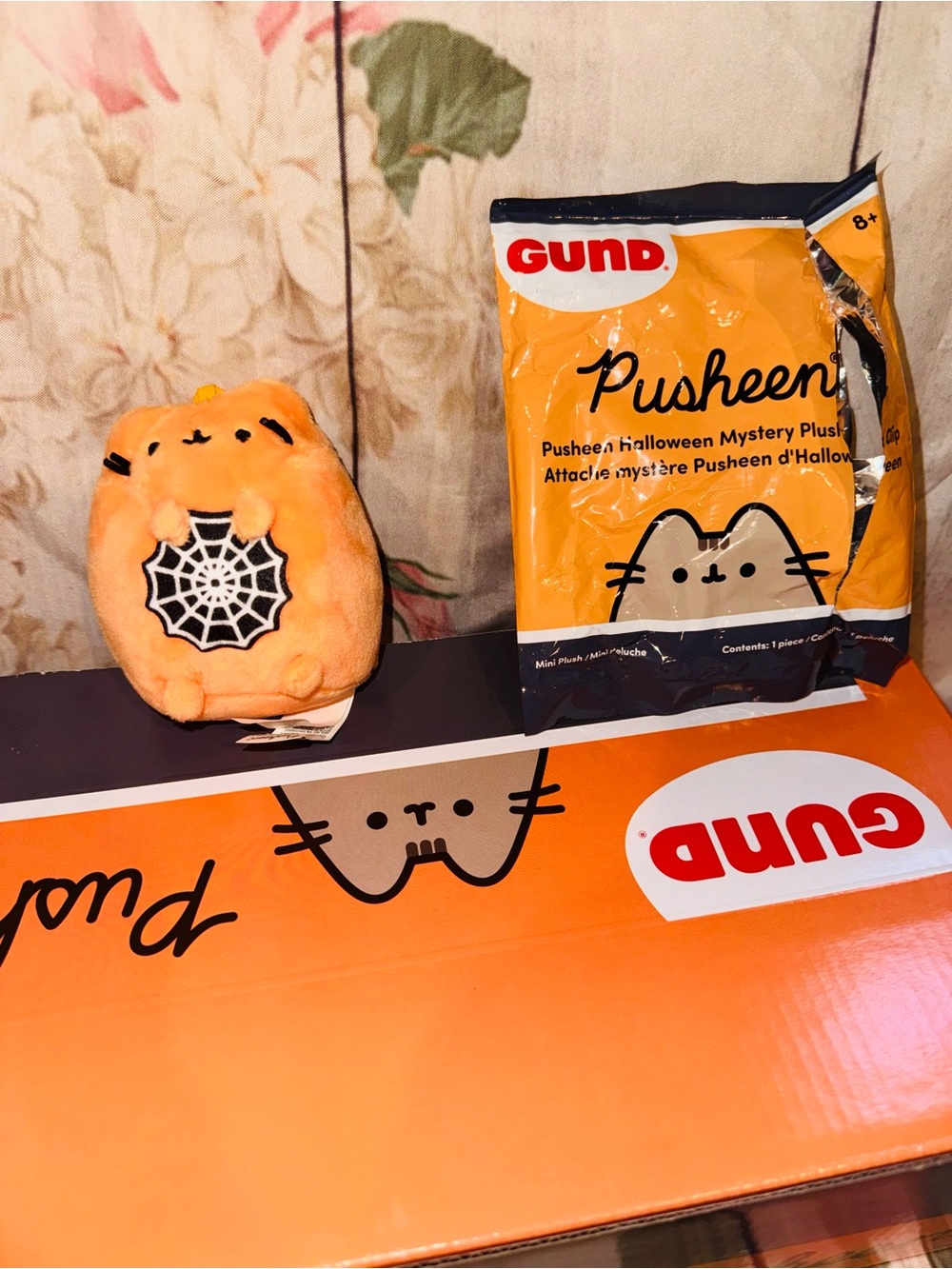 New Pusheen Halloween Plush Gund Orange Pusheen Holding Spider Web Keychain